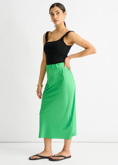 Falda midi de cintura alta de satén verde - Image 3