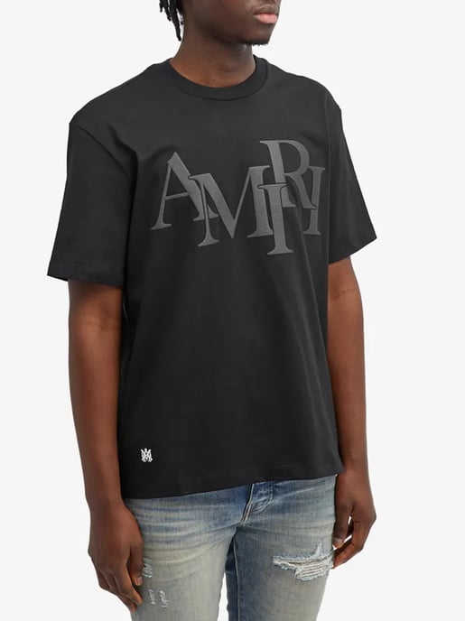 Camiseta Amiri Negra con Logotipo Escalonado en Negro - Image 1