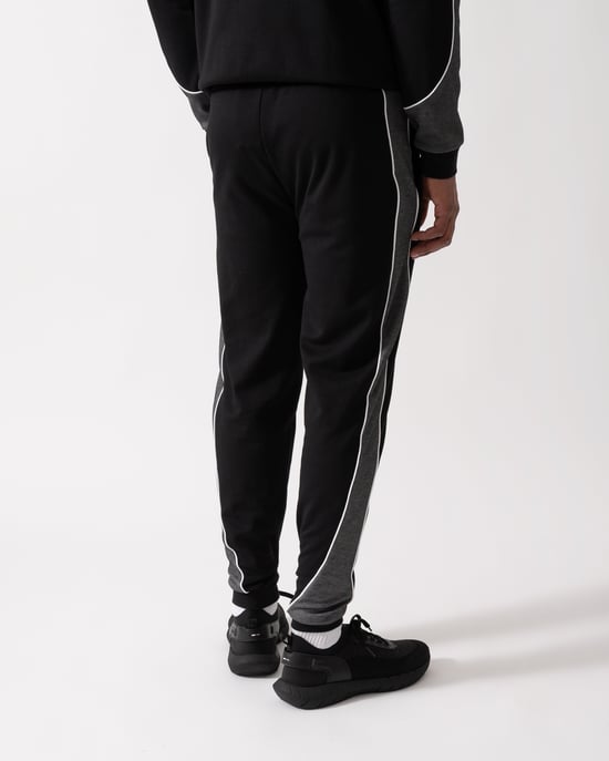 Pantalones de chándal en negro - Image 3