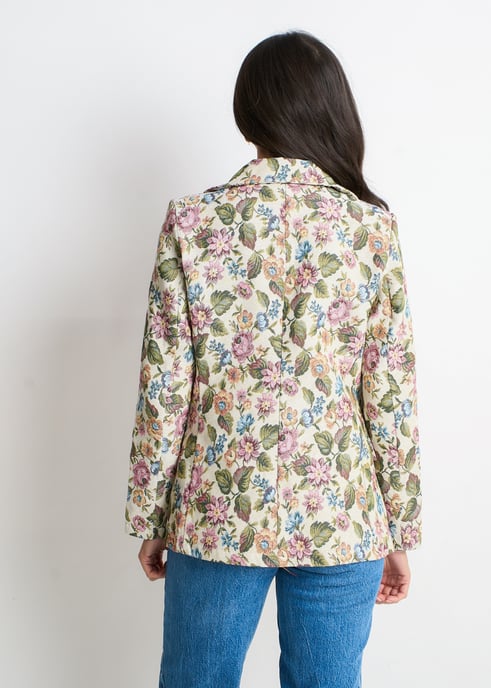 Chaqueta entallada de jacquard floral beige - Image 4