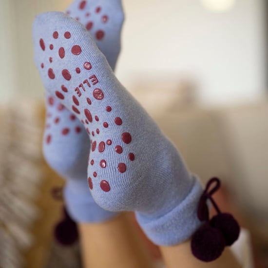 1 Par de Calcetines Pantufla de Lana para Dama con Pompones - Cálidos, Suaves y Cómodos - Image 3