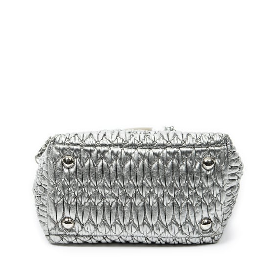 Miu Miu Small Turn Lock Crystal Tote  en Plata metálica Cuero de ternero - Image 6