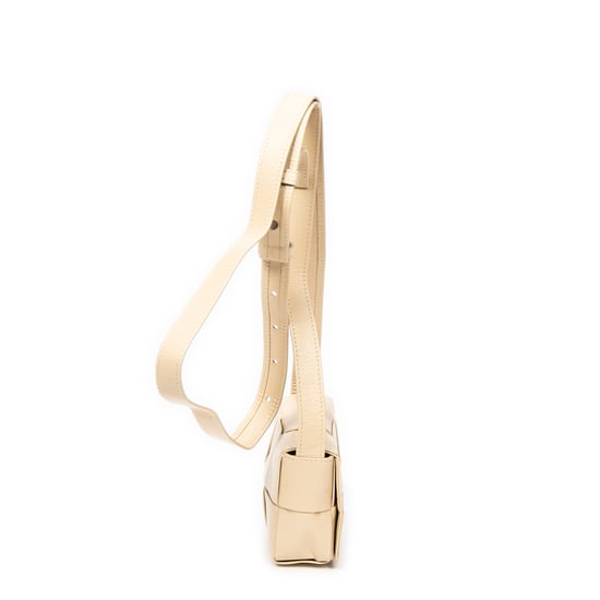 Bottega Veneta Mini Cassette Crossbody  en Beige Cuero de ternero - Image 4