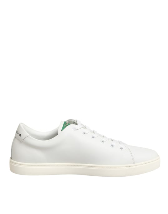 Zapatos de piel blanca con bordado de rosa de Dolce & Gabbana, modelo bajo. - Image 1