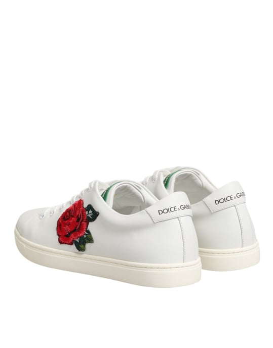 Zapatos de piel blanca con bordado de rosa de Dolce & Gabbana, modelo bajo. - Image 6
