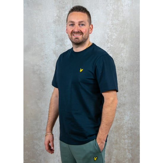 Camiseta azul marino oscuro con logo en el pecho de Lyle & Scott - Image 2