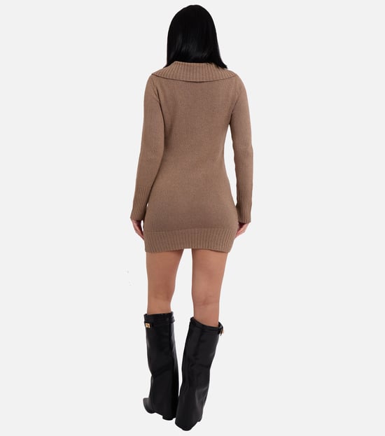 Vestido mini tipo jersey con detalle de botones y tejido de punto envolvente color camel. - Image 4