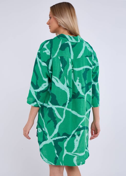 Vestido camisero mini con estampado abstracto en color verde lino - Image 4