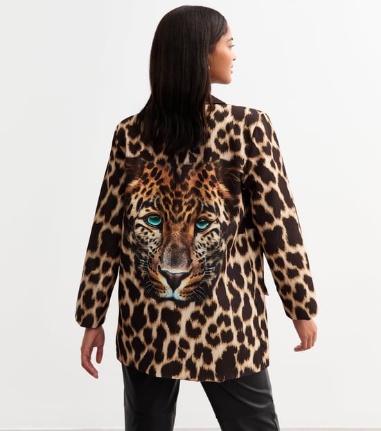 Blazer marrón con contraste animal de borde a borde - Image 4