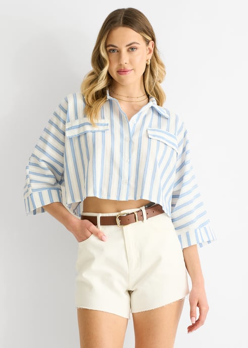 Camisa corta oversize de algodón con rayas azules - Image 2