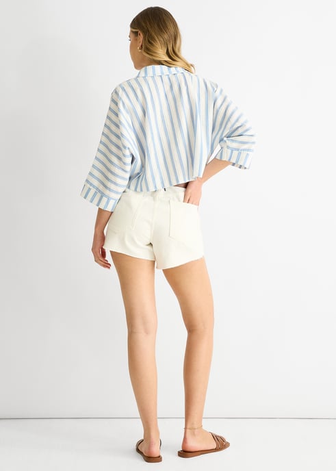 Camisa corta oversize de algodón con rayas azules - Image 4