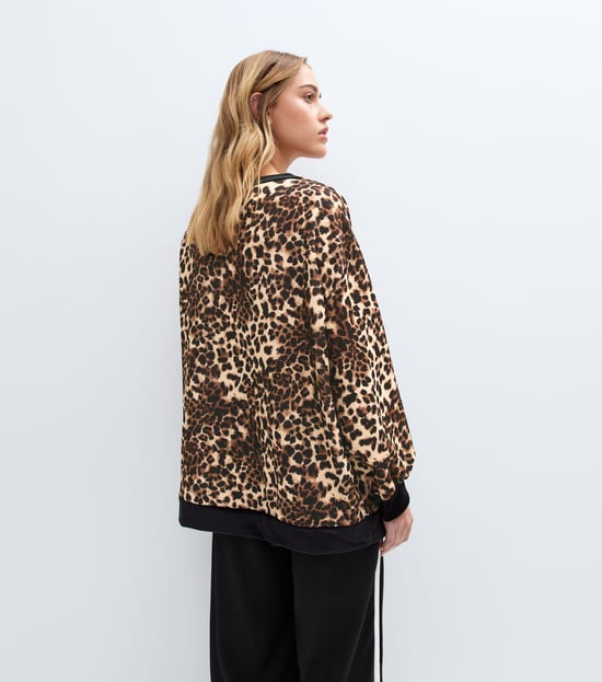 Top oversize con estampado de leopardo - Image 4