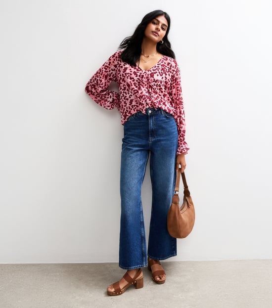 Blusa rosa con volantes de gasa y estampado animal - Image 1
