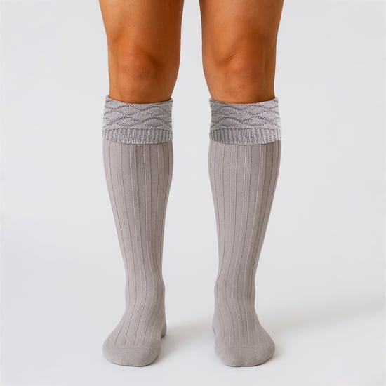 Calcetines de lana premium para hombre, hasta la rodilla, con patrón de diamante y vuelta en la parte superior. - Image 4