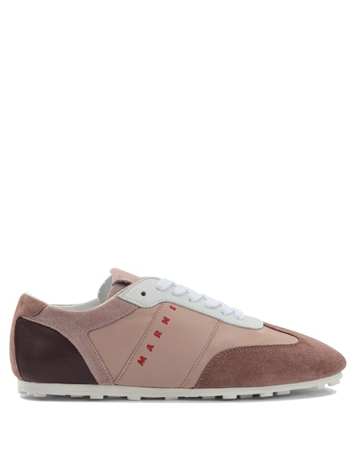 Zapatilla de cuero con logo - Image 1