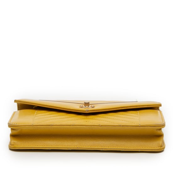 Bolso de hombro de piel de cordero laminado en chevron invertido pequeño de segunda mano - Image 3