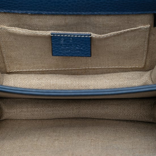 Cartera cruzada de piel de ternera de pequeño dólar de segunda mano con logo intrecciato G - Image 4
