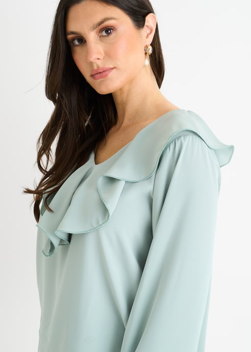 Blusa holgada con volantes anchos en color verde salvia - Image 2