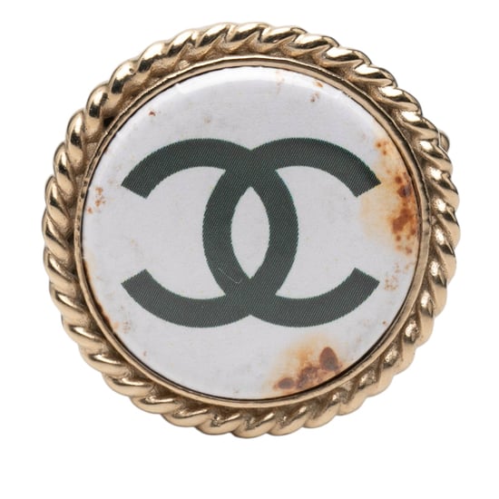 Broche de pin chapado en oro de resina Cc de segunda mano - Image 1