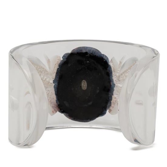 Pulsera de Cuff de Camelia de Lucite de Segunda Mano - Image 3