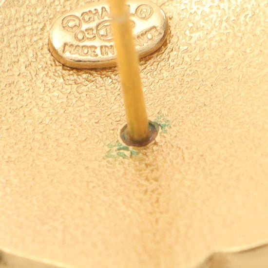 Pendientes de botón con camelia de esmalte CC de segunda mano - Image 6