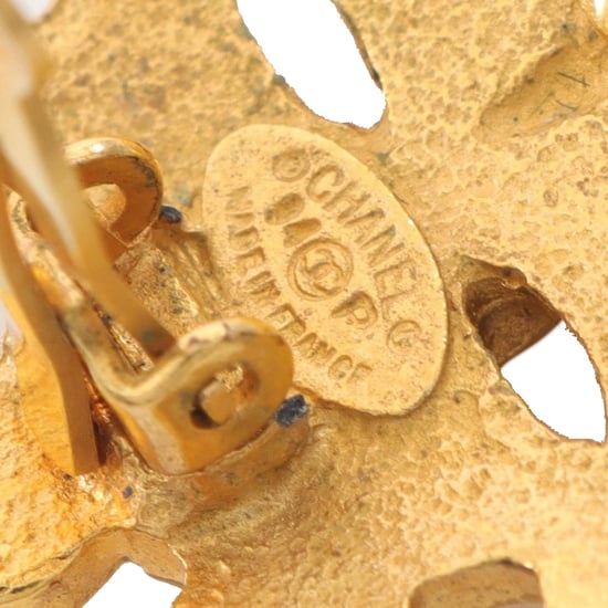 Pendientes de clip florales de CC chapados en oro de segunda mano - Image 4