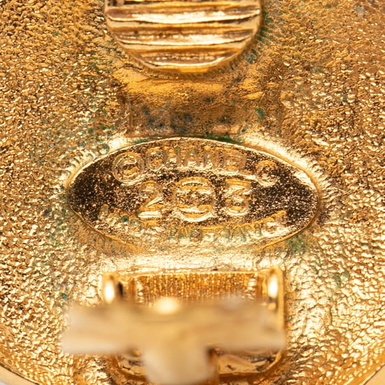 Pendientes de clip en forma de logo y león chapados en oro de segunda mano - Image 4
