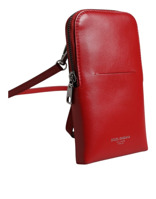 Bolso bandolero de cuero rojo Dolce & Gabbana con correa para el cuello. - Image 3