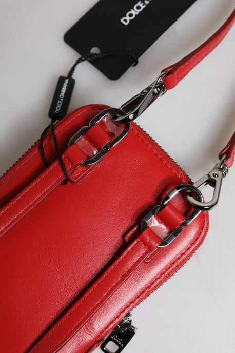 Bolso bandolero de cuero rojo Dolce & Gabbana con correa para el cuello. - Image 6