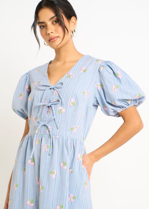 Vestido midi azul de algodón mezclado con detalle de lazo y mangas abullonadas - Image 2