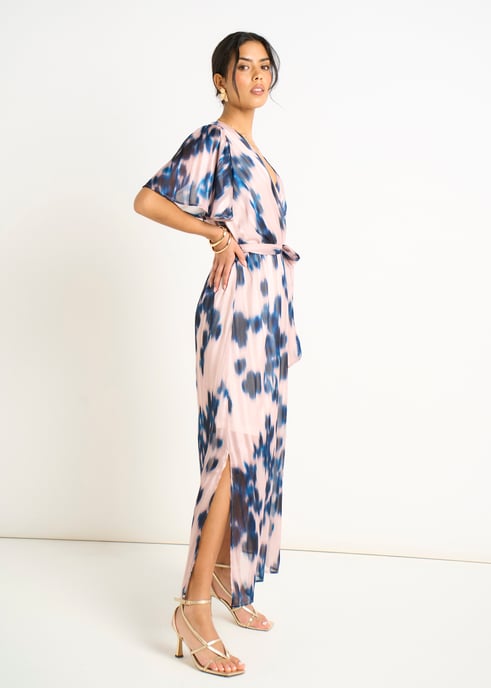 Vestido midi cruzado con estampado animal y efecto difuminado en color champán - Image 3