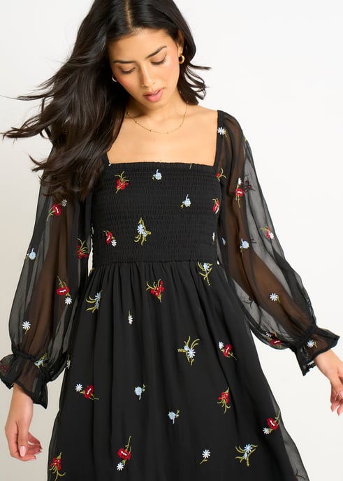 Vestido negro de gasa con bordado floral - Image 2