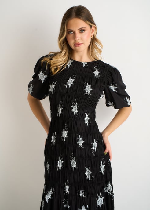 Vestido midi negro con mangas 3/4 y estampado de cachemira fruncido - Image 2