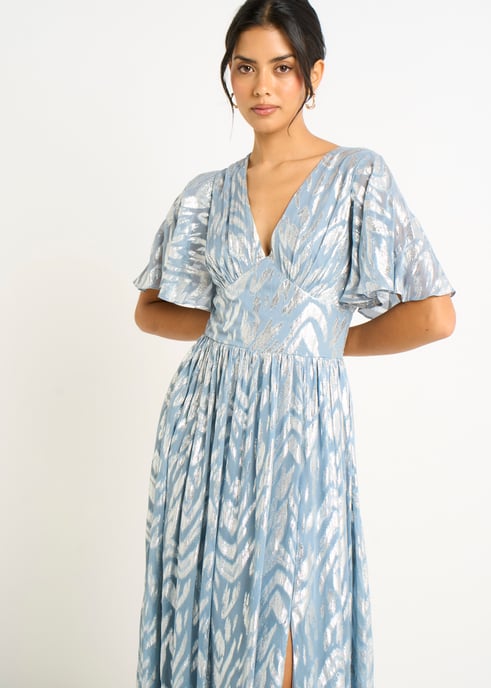 Vestido largo de manga corta con estampado metálico azul brillante - Image 2