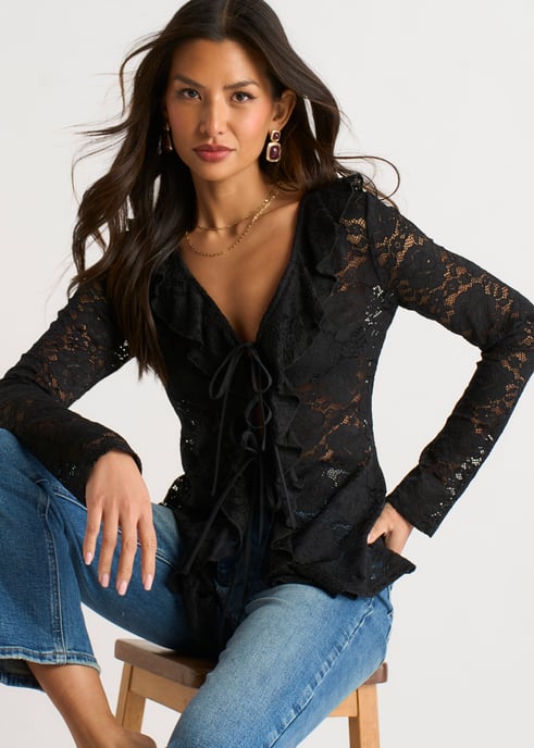 Blusa negra de encaje con volantes y lazo delantero - Image 2