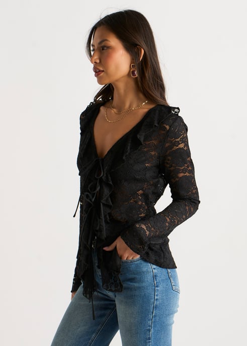 Blusa negra de encaje con volantes y lazo delantero - Image 3