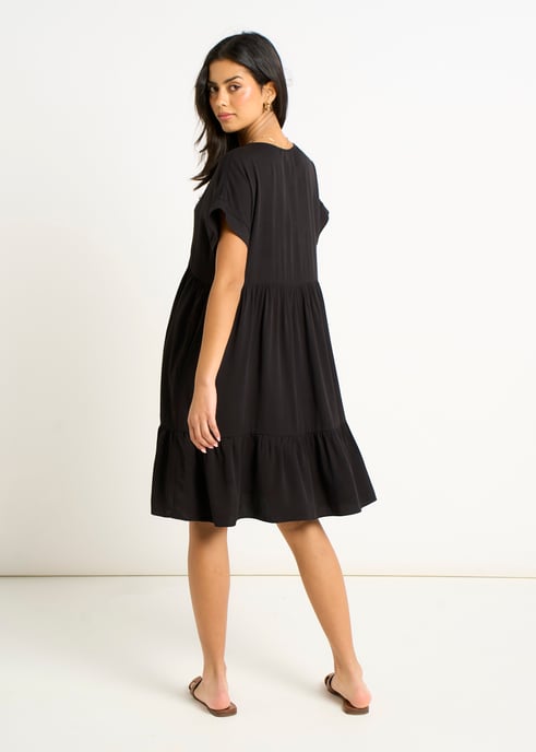 Vestido mini con cuello en V negro y volantes - Image 4