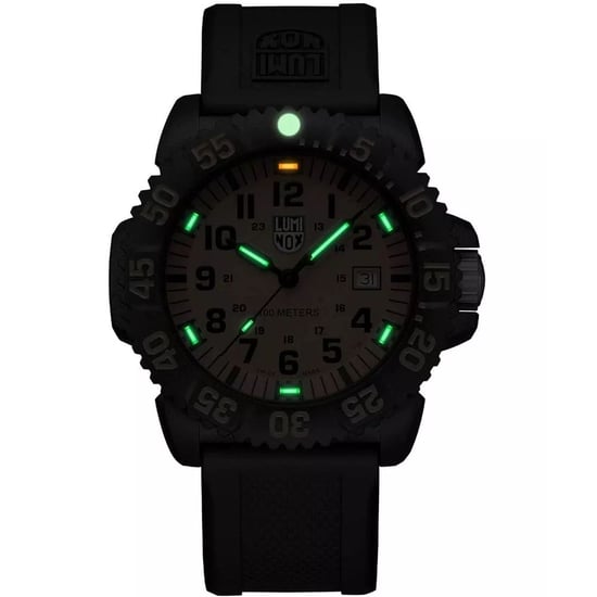 Reloj Deportivo Luminox de Resina Negra - Image 2