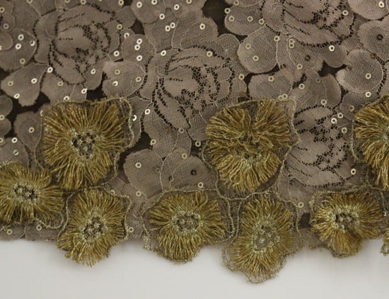 Vestido Maximidi de Encaje Largo con Cristales GOLD de Lanre Da Silva Ajayi - Image 5