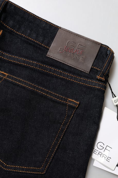 Jeans de mezclilla skinny de algodón azul oscuro de talle medio GF Ferre - Image 5