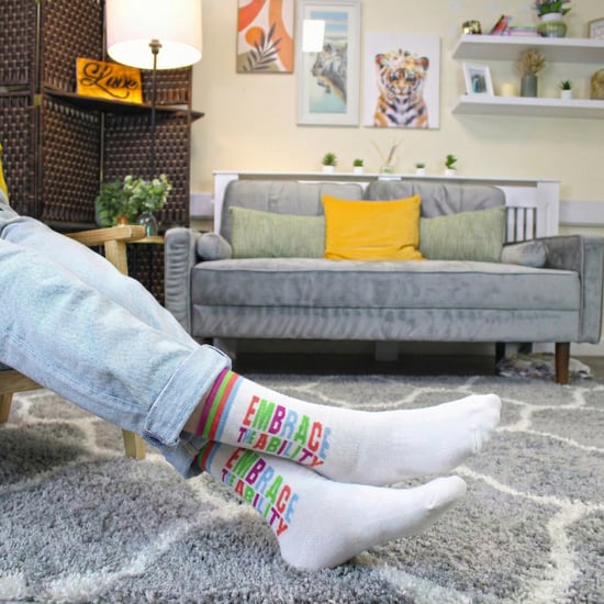 Calcetines de algodón para hombre Mencap | Regalo divertido con eslogan de rayas coloridas - Image 4