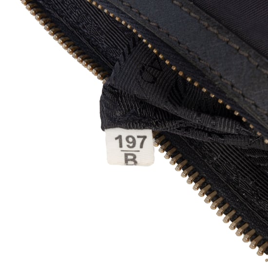 Bolso Cruzado de Tela con Cierre Superior y Detalles en Saffiano de Segunda Mano - Image 6