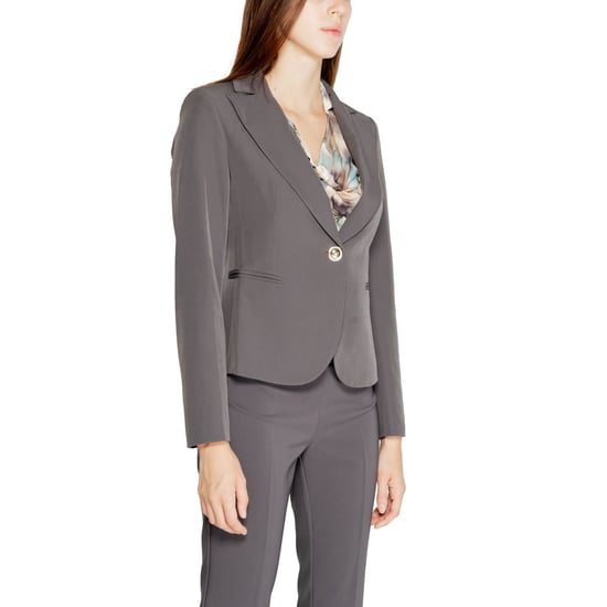 Traje de pantalón gris Modelo Estilo - Image 4