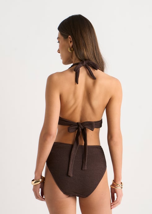 Top de bikini tipo halter marrón con textura y detalle de anilla - Image 4
