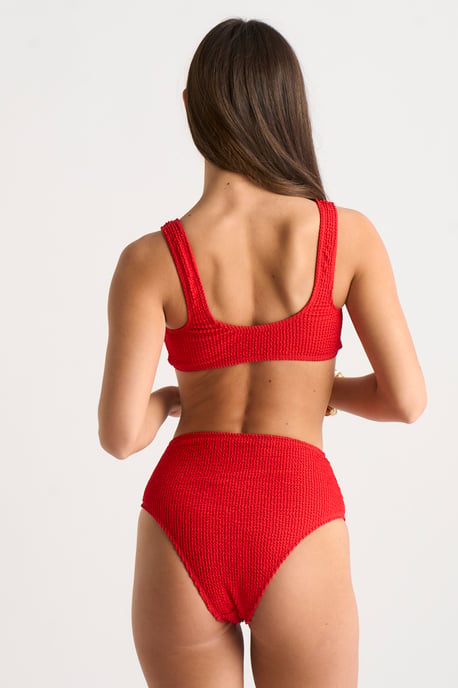 Top de bikini con detalle de anillo y textura roja - Image 4