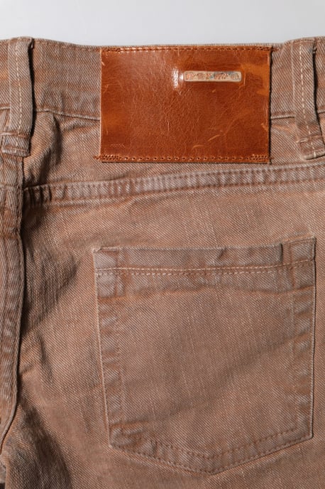 Jeans de mezclilla de algodón marrón de corte slim fit y cintura baja Acht - Image 5