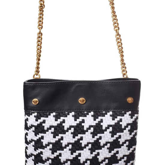 Bolso de hombro de cuero y textil en negro y blanco de Versace - Image 4