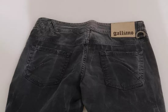 Jeans de mezclilla skinny de tiro bajo con cremallera lateral en gris desgastado de John Galliano - Image 6