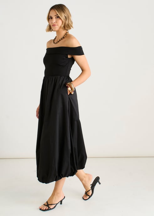 Vestido midi negro de punto mixto con volantes tipo «puff ball» y escote Bardot - Image 3