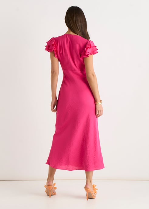 Vestido midi rosa con cuello en V, volantes y corte al bies - Image 4